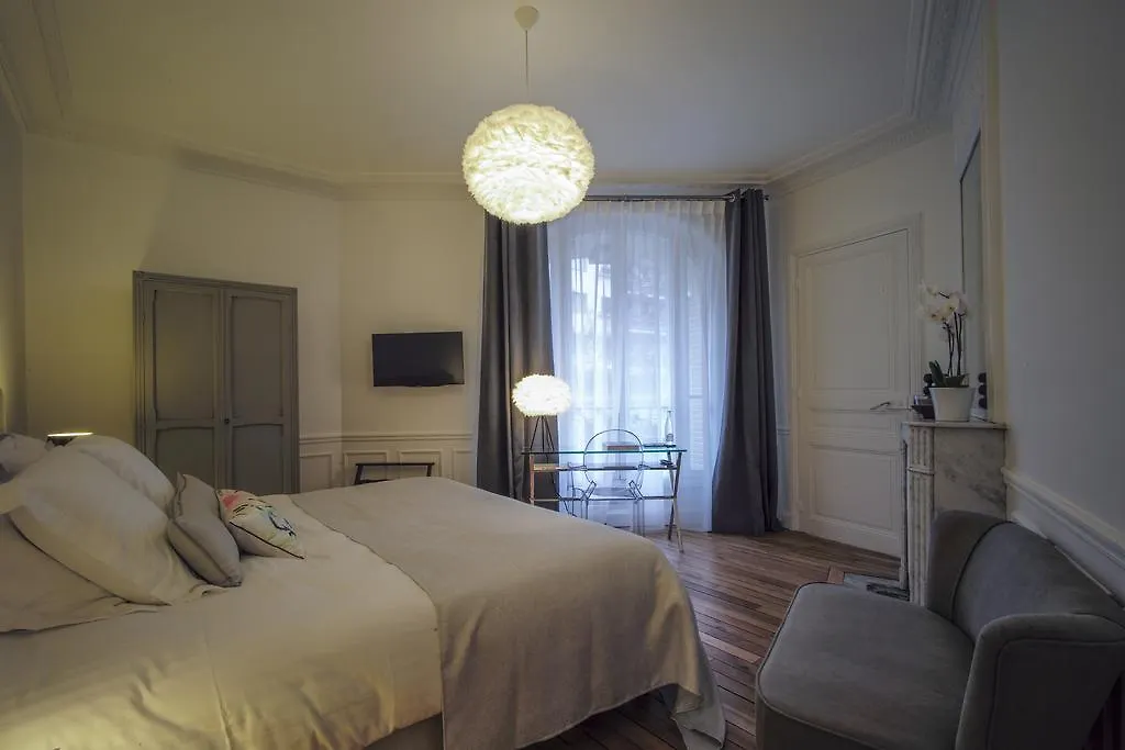 Relais12bis By Eiffel Tower לינה וארוחת בוקר 3*