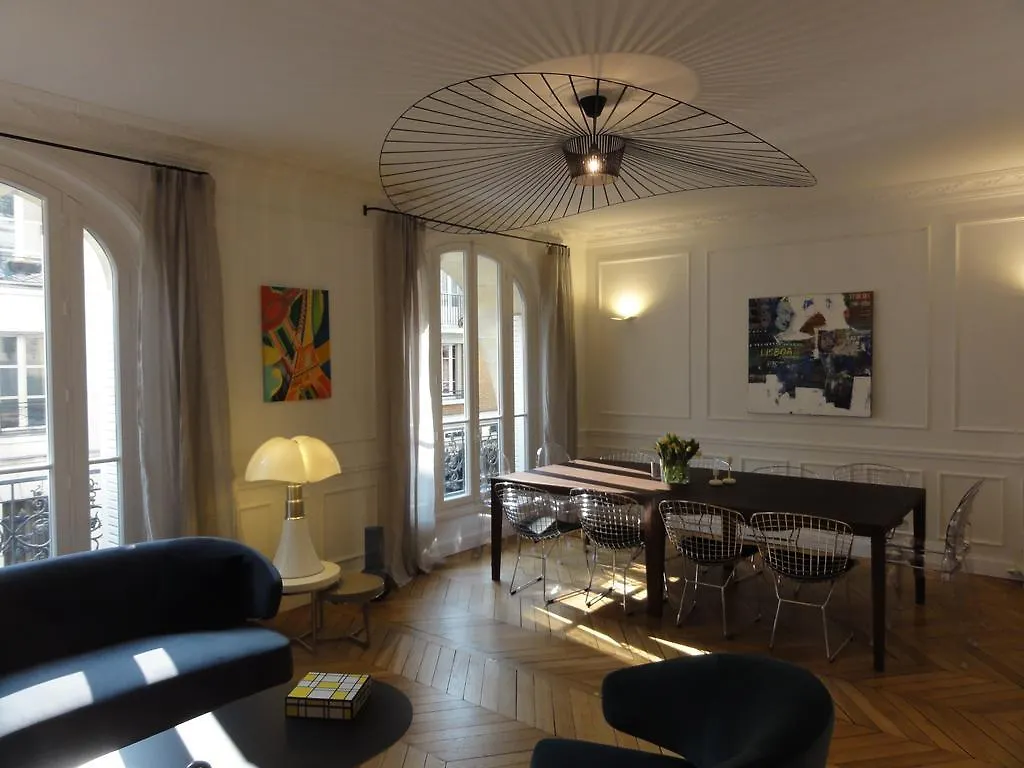 B&B Relais12bis By Eiffel Tower 3*