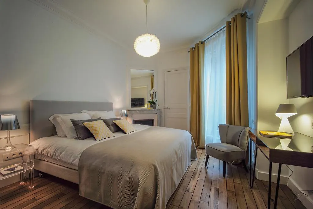 B&B Relais12bis By Eiffel Tower